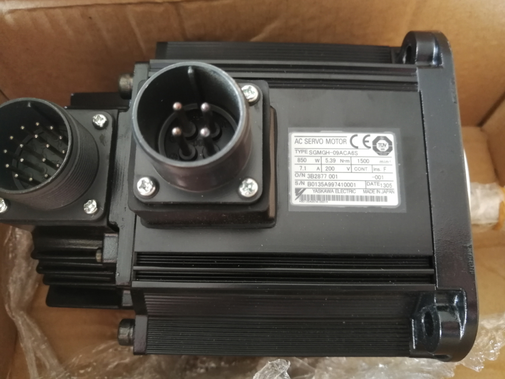 Серводвигатель Yaskawa SGMGH-09ACA6S